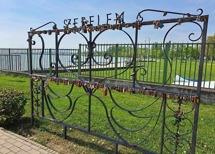 Sorompo Vendeghaz 4* Balatonkenese